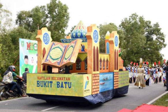 Jadi Tuan Rumah MTQ Ke-43, Bukit Batu Turunkan 2000 Peserta Pawai Taaruf