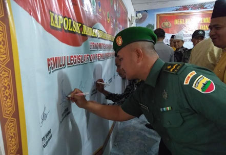 Danramil 08/Mandah Hadiri Deklarasi Damai Pemilu 2019 Di Kecamatan Mandah