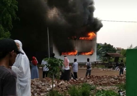 Asrama Pesantren IIQ di Pamulang Terbakar, 29 Damkar Dikerahkan