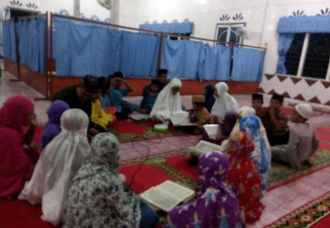 Babinsa Koramil Mandah Ngajar Ngaji