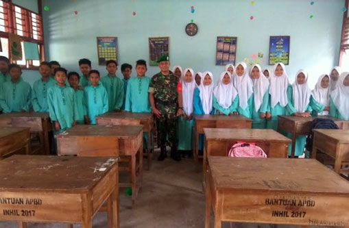Babinsa Bayas Jaya Gelar Sosialisasi Bela Negara Di SMPN 2 Kempas