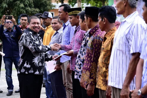 Bupati Bengkalis Serahkan 1.179 Sertifikat Tanah Kepada Masyarakat Siak Kecil