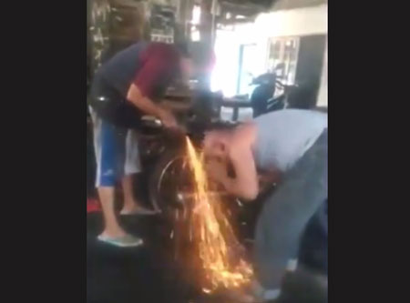 Video Viral Pria Wudhu dengan Api Membara, Netizen: Ini Gambaran Siksa Neraka