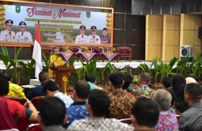Hadiri Seminar Nasional di Inhil, Gubri Harap Harga Kelapa Naik