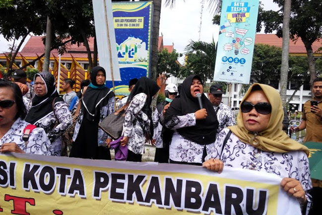 Guru Bersertifikasi: ‘Wako Tak datang Guru Tak Akan Ngajar’