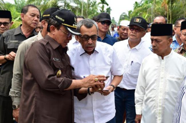 Harga Kelapa Murah, Bupati Inhil Curhat ke Gubri Syamsuar
