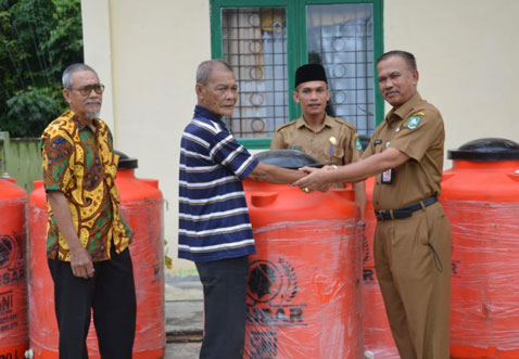 Manfaatkan Dana Desa, 80 Keluarga di Desa Makeruh Terima Bantuan PAH
