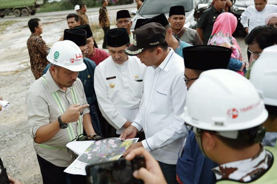 Gubri dan Walikota Pekanbaru Tinjau Tol Pekanbaru-Dumai