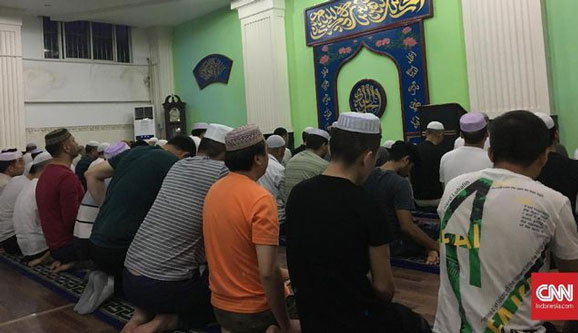 Bersujud di Negeri Tirai Bambu
