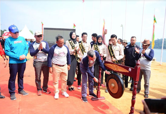 Gubri Syamsuar Buka Kampar Internasional Paragon Boat Festival 2019