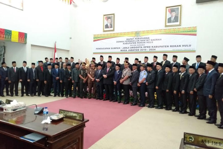 45 Angggota DPRD Rohul Resmi Dilantik, Ini Nama-namanya
