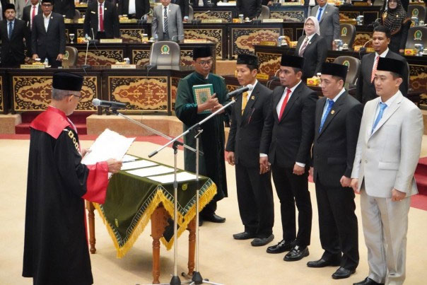 Empat Pimpinan DPRD Riau Masa Bhakti 2019-2024 Resmi Dilantik