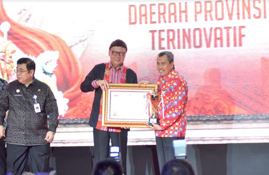 Provinsi Riau Terima Penghargaan Innovative Goverment Award 2019