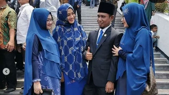 Viral, Lora Fadil Bawa 3 Istri Cantik di Pelantikan DPR