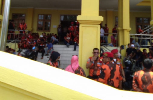 Bela Firdaus, Ratusan Anggota Ormas PP Geruduk Balai Adat Pekanbaru