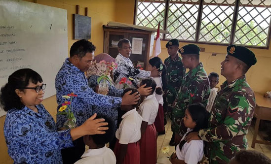 Satgas Yonif MR 411/Pdw Kostrad Gelar Lomba Baca Puisi Bertajuk “Terimakasih Guruku”