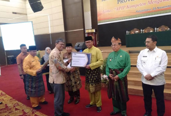 Hadiri Rakor Pengawasan Daerah 2019, Bupati Suyatno Terima Penghargaan Kapabilitas APIP Level 3