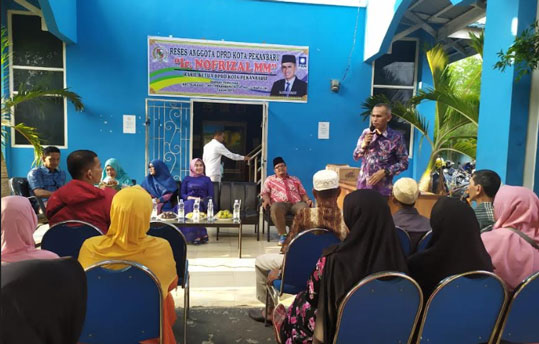 Reses Nofrizal di Kampung Melayu, Warga Keluhkan KIP Tak Bisa Digunakan
