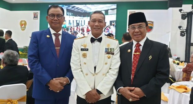 Bupati Suyatno Hadiri Malam Penghargaan Bukit Barisan