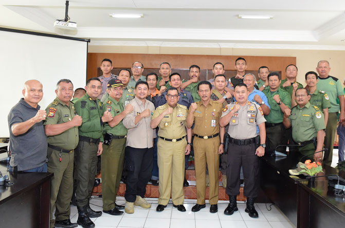 Wagubri Lepas Tim Satgas Penertiban Sawit Ilegal untuk Pelalawan dan Kuansing