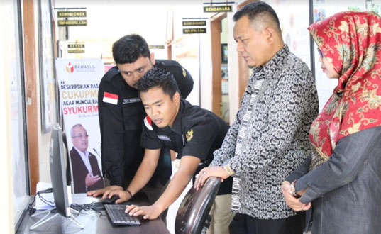 Neil Antariksa Supervisi Ujian CAT Panwascam