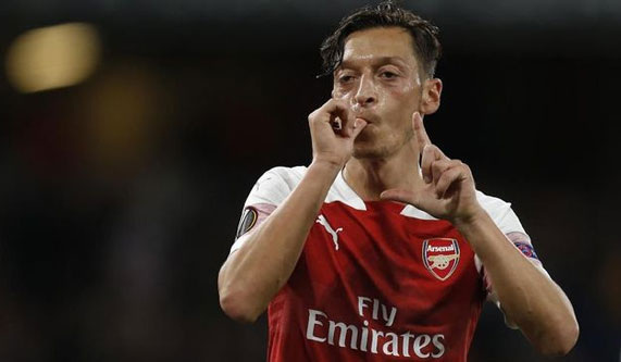Bela Muslim Uighur, Ozil Dikecam Netizen China