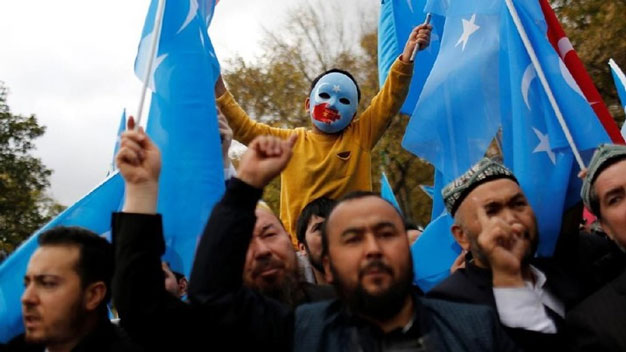 Siapa Muslim Uighur yang Dibela Mesut Ozil?