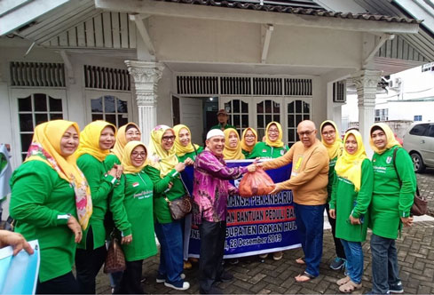 Ikasmansa Disdtribusikan 420 Paket Sembako Untuk Korban Banjir Riau dan Sumbar