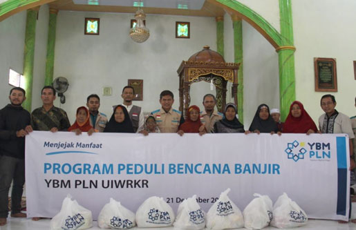 YBM PLN UIWRKR Salurkan Bantuan untuk Korban Banjir di Desa Tanjung Balam
