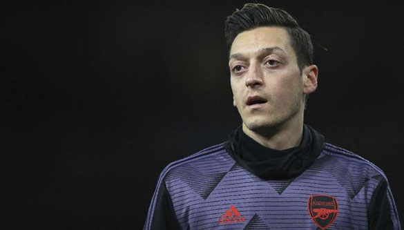 Buntut Kasus Uighur, Gim Sepak Bola di China Hilangkan Ozil