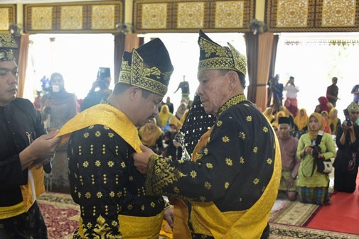 Ini Alasan LAMR Bengkalis Berikan Gelar Adat kepada Amril Mukminin