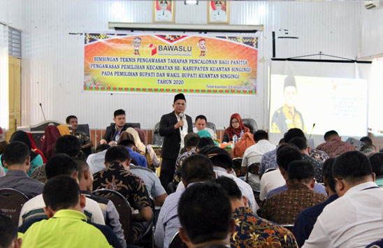 Hadapi Tahapan Pencalonan Bupati/ Walikota, Ketua Bawaslu Riau Motivasi Panwascam