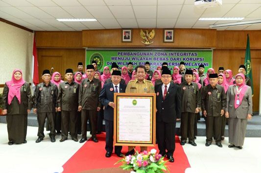 Sekdaprov Tanda Tangani Piagam Zona Integritas