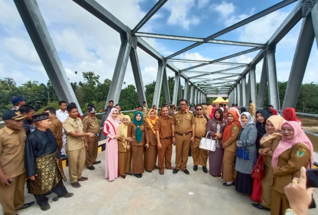 Bupati Suyatno Resmikan Jembatan Kasangbangswan Baru