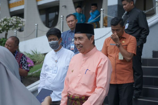 Gubri Intruksikan Wali Kota Pekanbaru Tutup Hiburan Malam dan Warnet