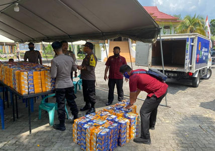 TNI Polri Dirikan Dapur Umum Untuk Masyarakat Terdampak Covid-19