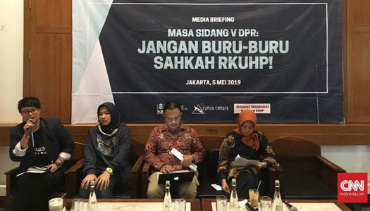 Koalisi Peduli Covid-19 Desak RKUHP dan Omnibus Law Disetop