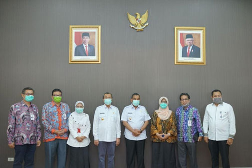 Pemprov Riau Terima Bantuan APD Dari Bank Riau Kepri