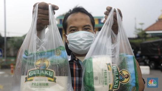 Imbas Corona, Ini Warga RI yang Dapat Paket Sembako & BLT!