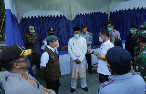 Gubri Tinjau Posko Pengawasan PSBB di 2 Titik Perbatasan Kota Pekanbaru