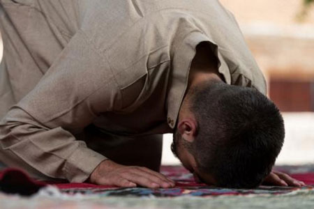 Berpuasa Tapi Tidak Sholat Tarawih, Bagaimana Hukumnya?