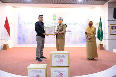 Pemprov Riau Kembali Terima Bantuan APD, Kali Ini Dari Klinik Pratama Zidya