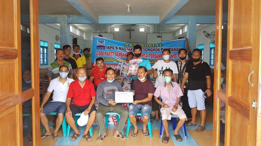Peduli Dampak Covid-19, IAPK dan warga Thionghoa Panipahan Bagi 2000 Paket Sembako