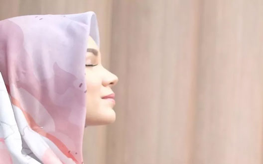 Pesan-Pesan dari Allah SWT yang Membuat Dewi Sandra Lupakan Dunia