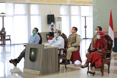 Pemprov Riau Terima Bantuan PCR Dari Temasek Fondation Singapura
