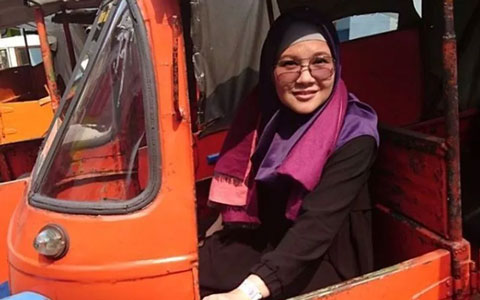 Gaya Hijab Penyanyi Tere, Mualaf yang Kini Gencar Berdakwah