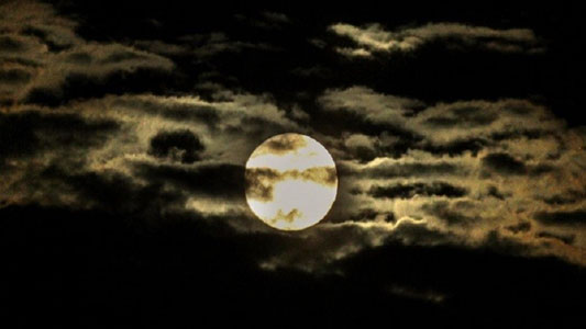 Fenomena Supermoon Terakhir 2020 Bisa Disaksikan Malam Ini
