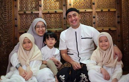 Cara Mendidik Anak Jadi Saleh dan Salihah, Irfan Hakim: Berikan Contoh