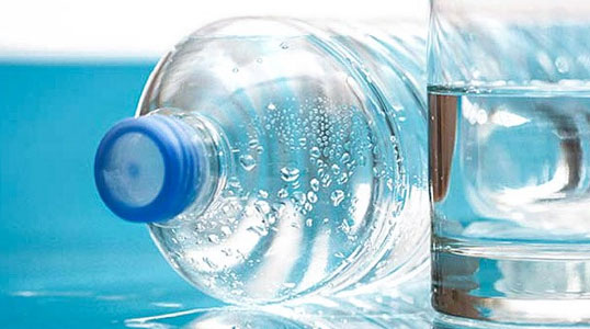 Virus Corona Dapat Menempel pada Plastik, Ini Bahaya Pakai Galon Air Sekali Pakai