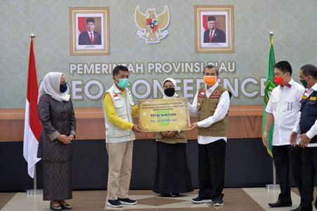 Gubri Serahkan Bansos Kepada Kabupaten dan Kota secara Virtual